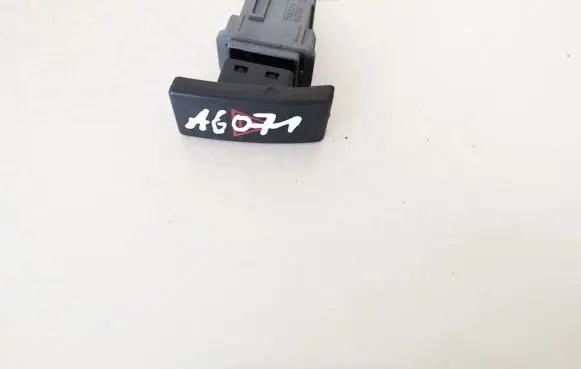 Toyota Avensis T270 Hazard light switch 15b279