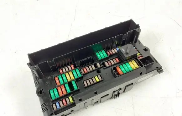 BMW 5 F10 F11 Fuse module 9252815