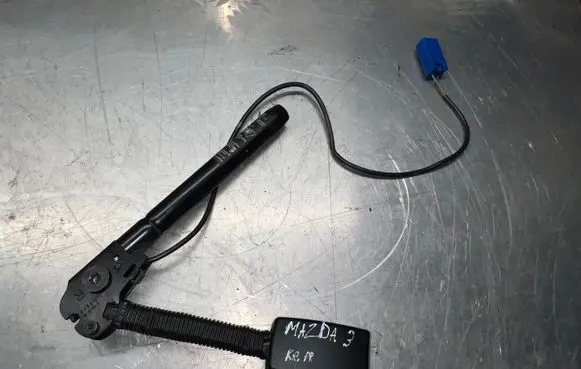 Mazda 3 I Front seatbelt buckle 6123