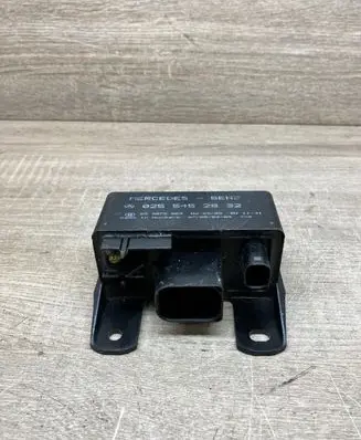 Mercedes-Benz C W203 Glow plug pre-heat relay 0255452832 899075000