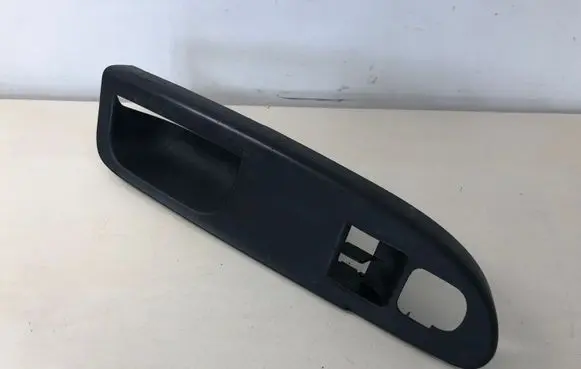 Volkswagen PASSAT B6 Front door window switch trim 3C2867172