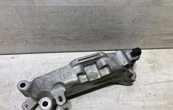 Opel Crossland X Engine mounting bracket 9674960380
