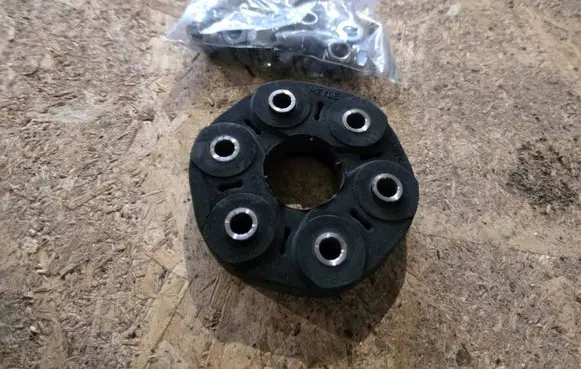 Mercedes-Benz SLK R171 Rear prop shaft donut coupling/joint 2104110415 0141520058