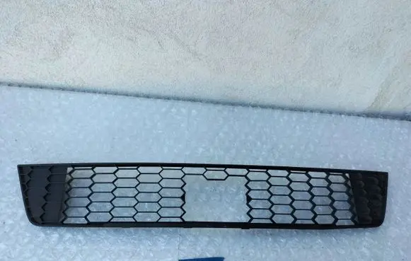 Skoda Octavia Mk3 (5E) Front bumper upper radiator grill 5E0853677H