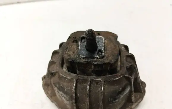 BMW 3 E90 E91 Engine mount bracket 13981112