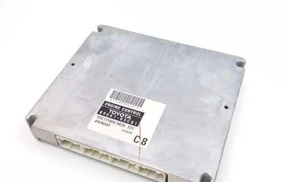 Toyota Avensis T250 Engine control unit/module 8966105C81 MB1758009420