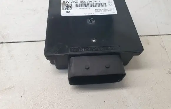 Volkswagen Golf VI Power management control unit 3AA919041A