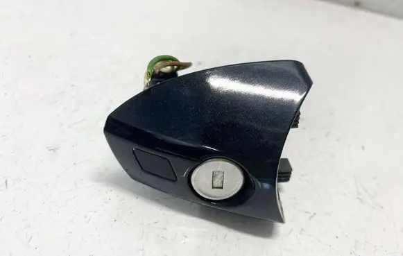 Mercedes-Benz C W204 Front door lock (next to the handle) 