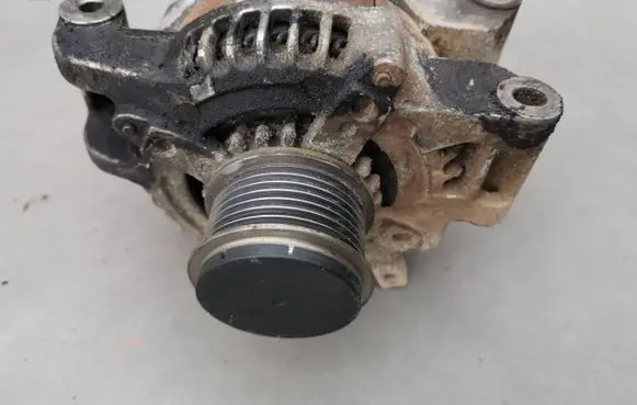 Toyota Avensis T250 Generator/alternator 17650