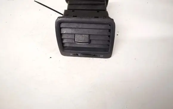 Volkswagen Jetta V Dash center air vent grill 1k0819709 1k0819703