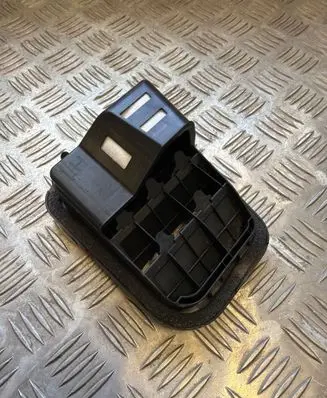 KIA Niro Quarter panel pressure vent 97520AT000