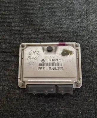 Volkswagen Lupo Engine control unit/module 030906032CE 18240502 26SA0000