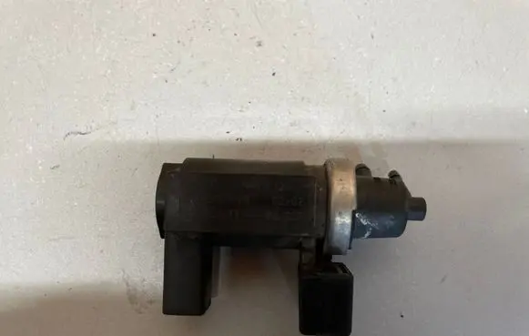 Audi Q7 4L Turbo system vacuum part 8E0906628