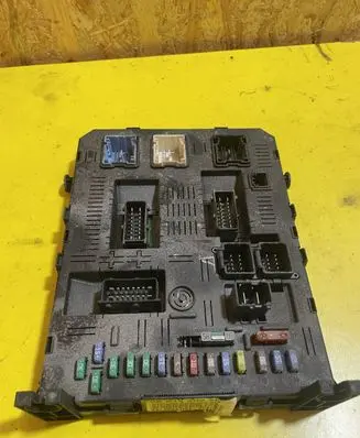 Peugeot 307 Fuse module 9661940380