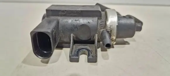 Volkswagen PASSAT B5.5 Turbo solenoid valve 1J0906627