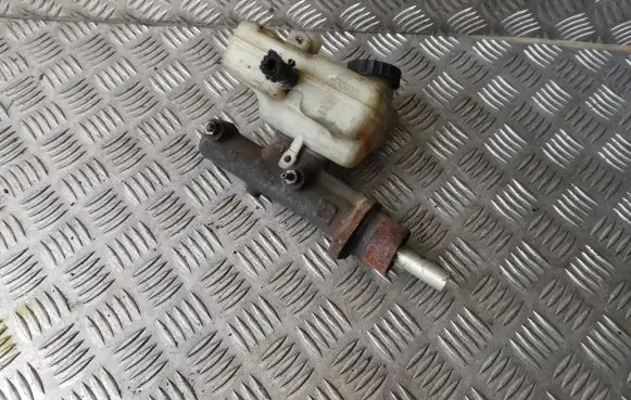 Mercedes-Benz Sprinter W901 W902 W903 W904 Master brake cylinder A0004316501 A0024313502