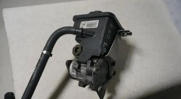 BMW 5 E60 E61 Power steering pump 6760956010 7693974101