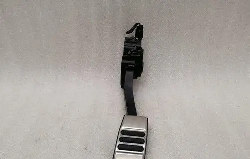 Ford Mustang VI Accelerator throttle pedal GR3C9F836AA