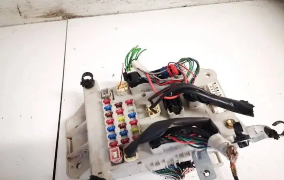 Toyota RAV 4 (XA20) Fuse box set