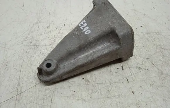 Mercedes-Benz E AMG W211 Engine mounting bracket A6112230804