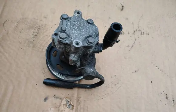 Volkswagen Caddy Power steering pump