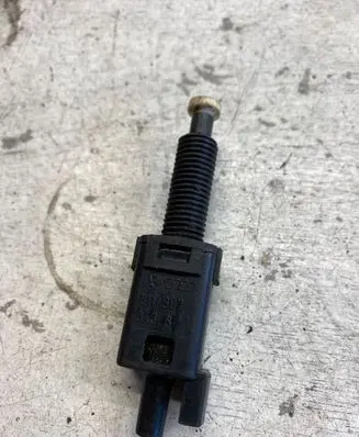 Audi A6 S6 C5 4B Brake pedal sensor switch 811907