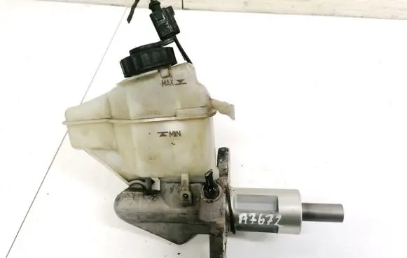 Volkswagen Golf V Master brake cylinder