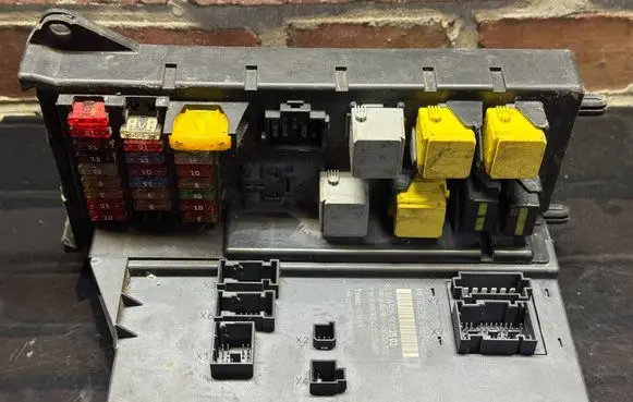 Mercedes-Benz Sprinter W906 Fuse module A9069003502 A9069014500