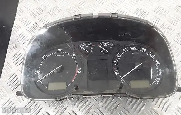Speedometer (instrument cluster)