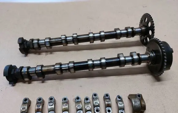 Peugeot 3008 I Camshaft 75458620