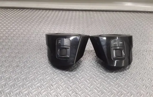 Opel Corsa D Steering wheel buttons/switches 13222331
