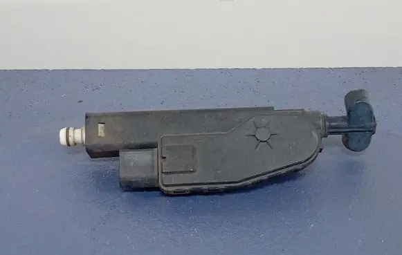 Volkswagen Phaeton Windshield washer spray nozzle 3D0955978B
