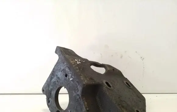 Volkswagen Transporter - Caravelle T4 Engine mounting bracket 074130147