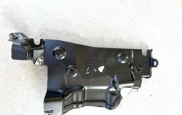 Land Rover Range Rover Sport L494 Other engine bay part CPLA6D057A