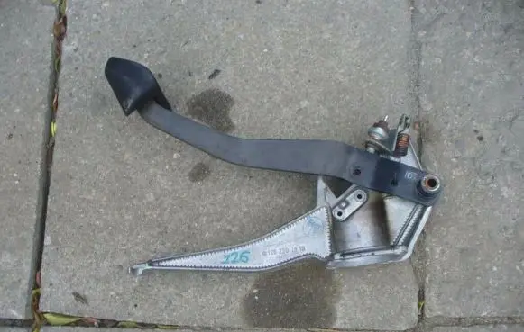 Mercedes-Benz S W126 Brake pedal 1262901819