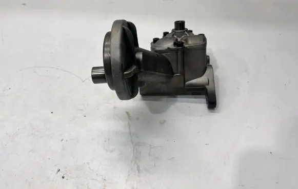Audi A6 S6 C6 4F Oil pump 