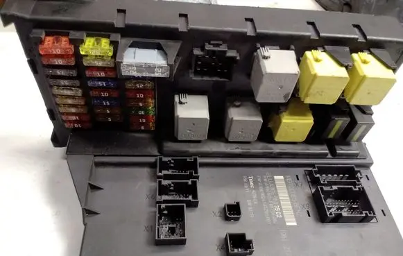 Mercedes-Benz Sprinter W906 Fuse module A9069003502 A9069014500ZGS002 A9069024301ZGS001