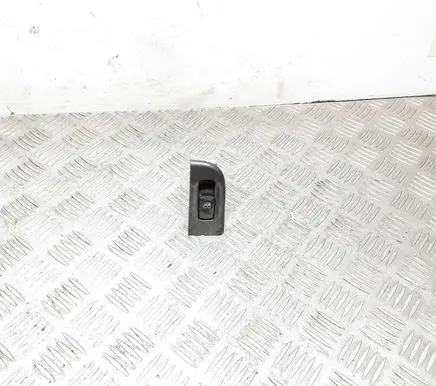 Hyundai Trajet Electric window control switch 935853A000 621W10100