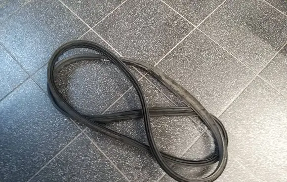 Suzuki Swift III Seal rubber (tailgate) 