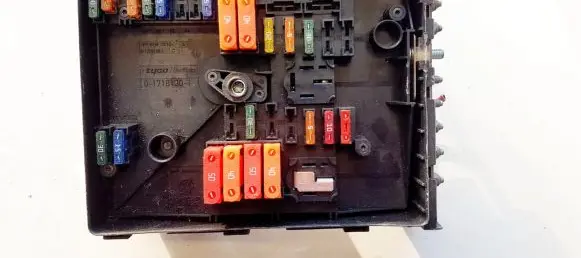 Volkswagen Golf V Fuse box set 1K0937125 1K0937806D