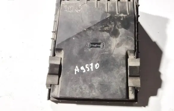 Volkswagen PASSAT B6 Fuse box cover 1k0937132f