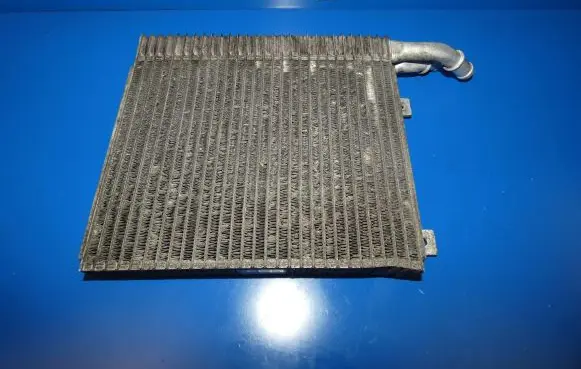 Jaguar XJ X351 Coolant radiator 9X238D048AD 0L900C HJVZ999