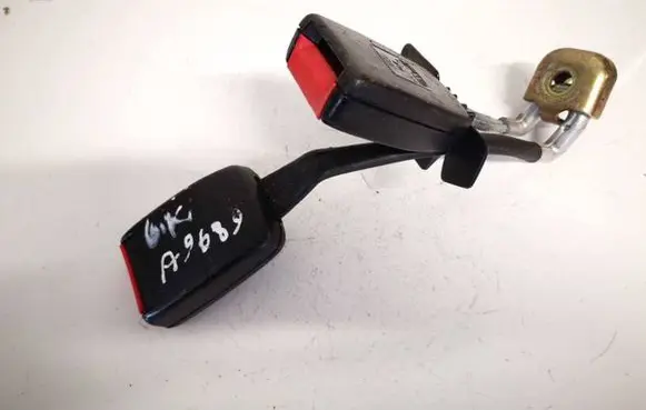 Middle seatbelt buckle (rear)