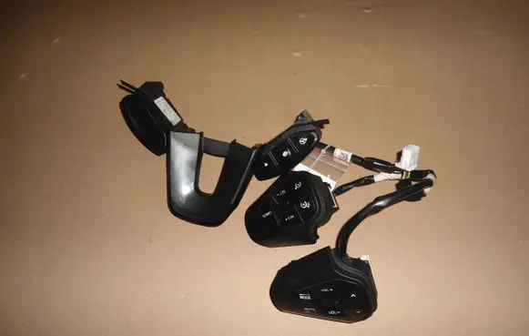 KIA Carens III Steering wheel buttons/switches 