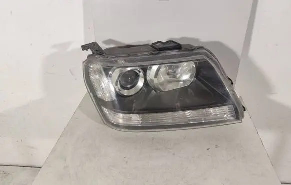 Suzuki Grand Vitara II Headlight/headlamp 10059079
