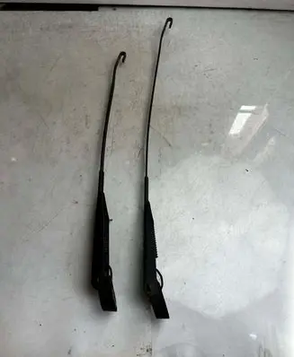 Opel Corsa C Front wiper blade arm 09114666