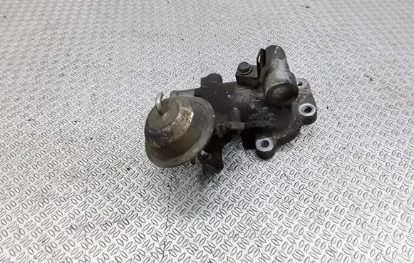 Toyota Yaris Engine shut-off valve 33010