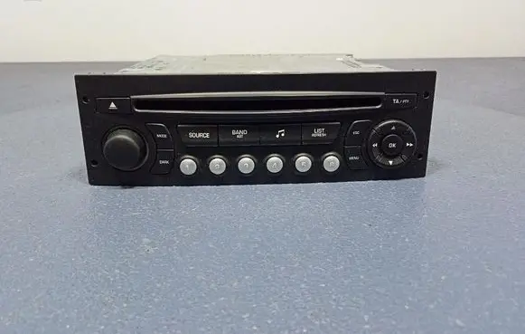 Radio/CD/DVD/GPS head unit