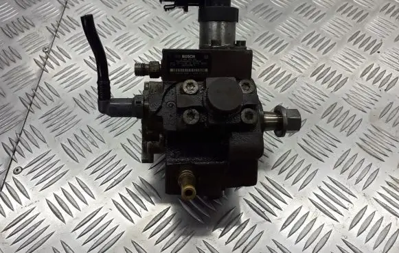 Ford Focus C-MAX Fuel injection high pressure pump 9683703780A