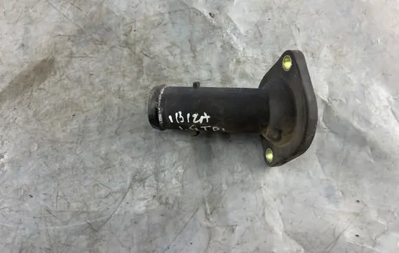 Seat Ibiza III (6L) Engine coolant pipe/hose 045121121 045121121A